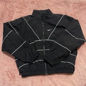 Women’s Nike zip up windbreaker.